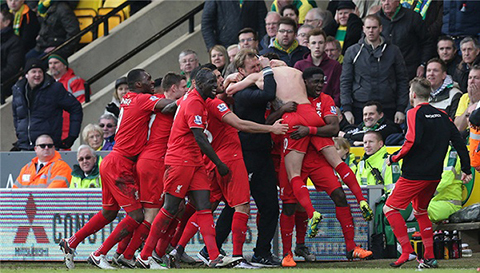 《寂静岭f》狐面男演员cos游戏造型：优雅气质完美复刻