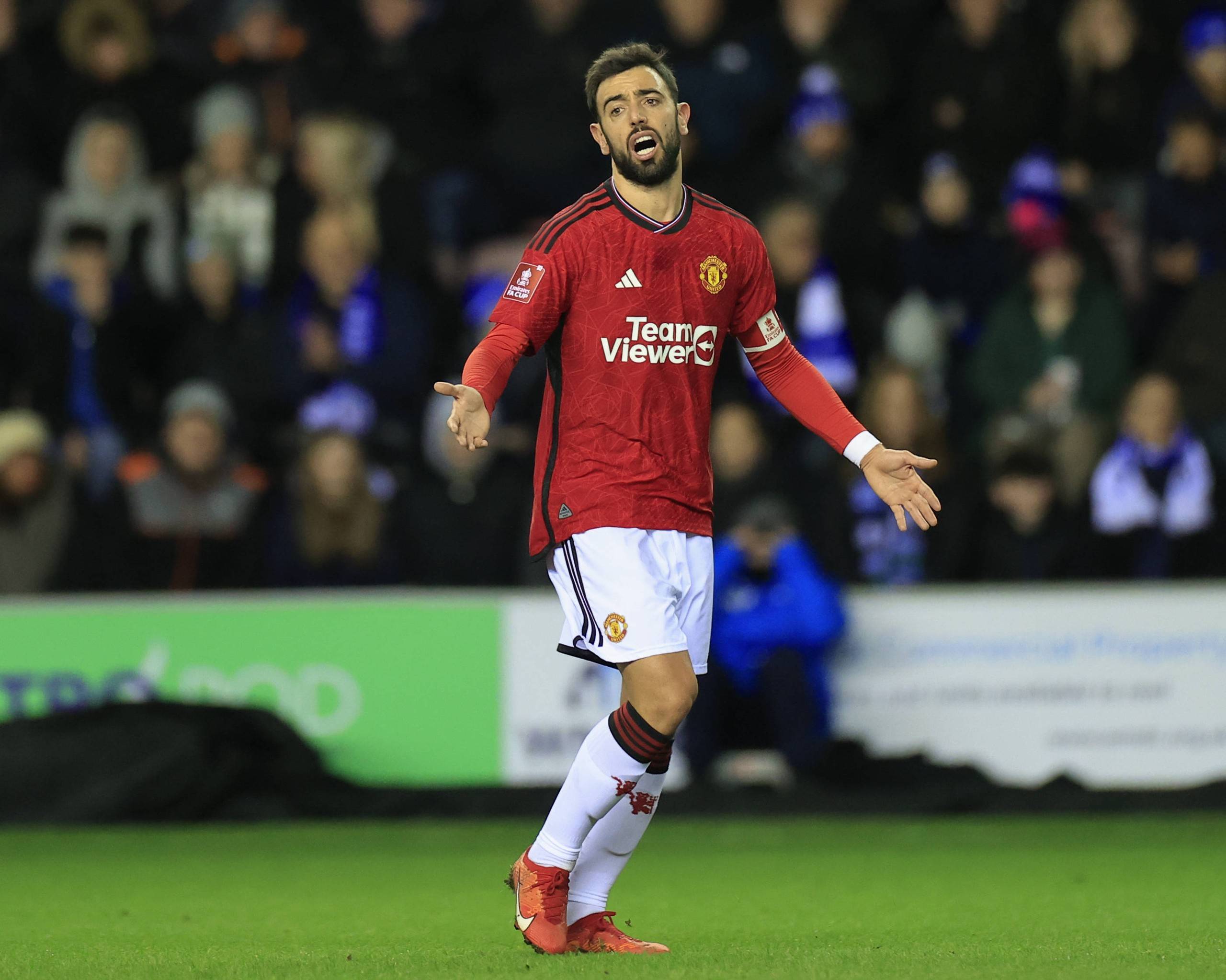 詹姆斯和文班亚马双双进入伤病名单，或将缺席湖人对阵马刺的比赛